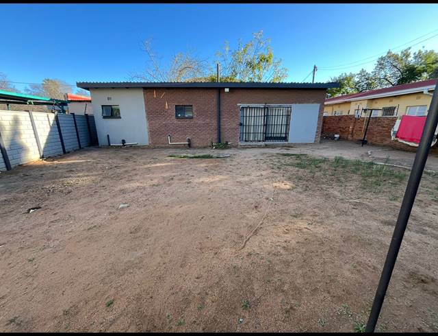 2 BEDROOM FREEHOLD FOR SALE IN BO-DORP
